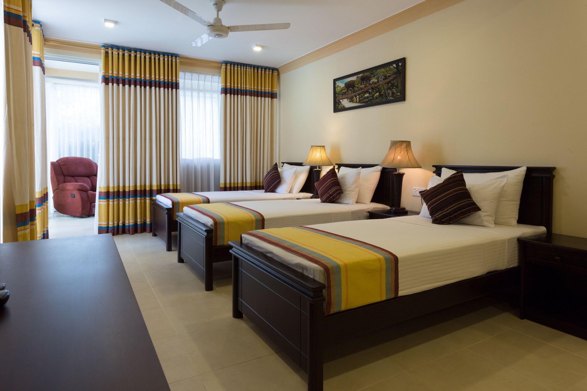 Oak Ray Serene Garden Hotel Kandy Exterior photo