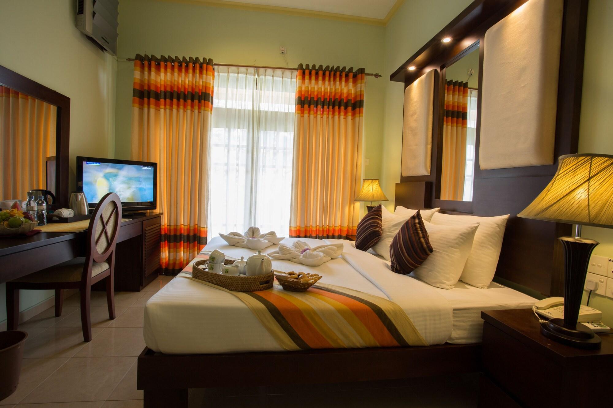 Oak Ray Serene Garden Hotel Kandy Exterior photo