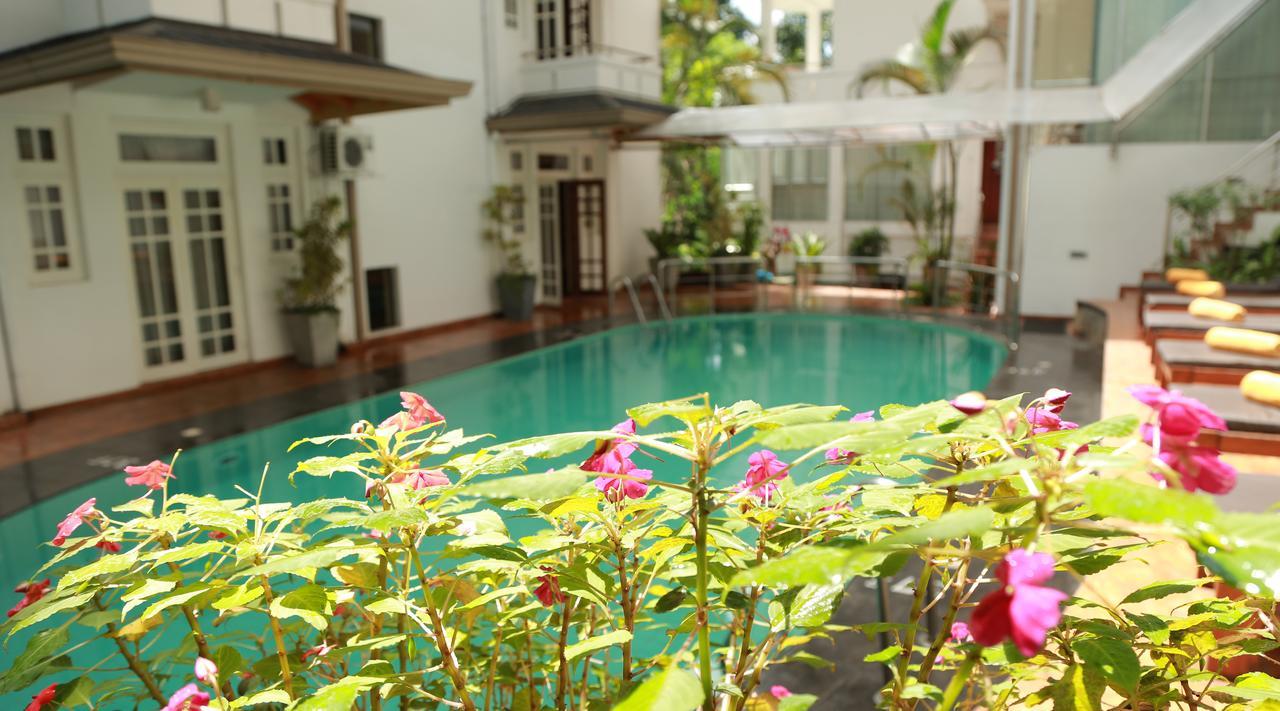 Oak Ray Serene Garden Hotel Kandy Exterior photo
