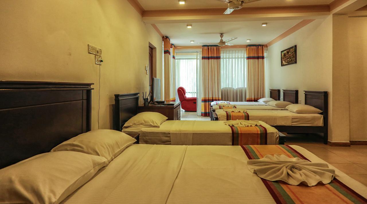 Oak Ray Serene Garden Hotel Kandy Exterior photo