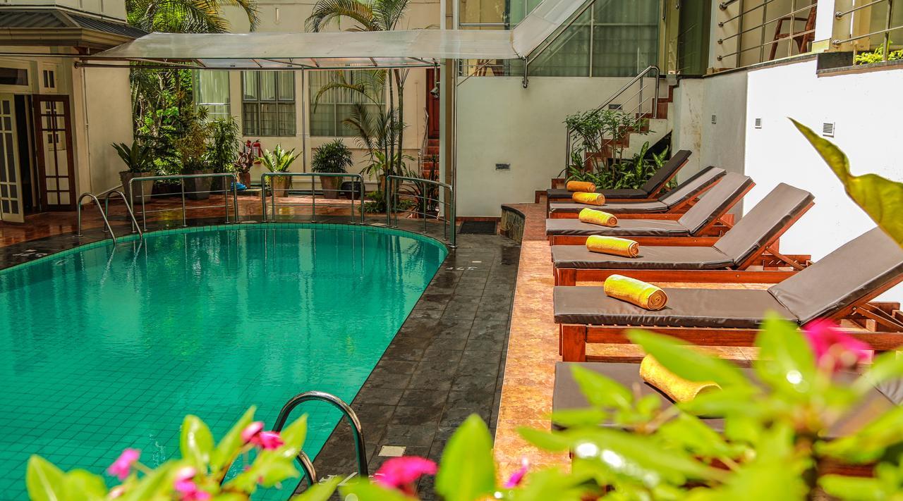 Oak Ray Serene Garden Hotel Kandy Exterior photo