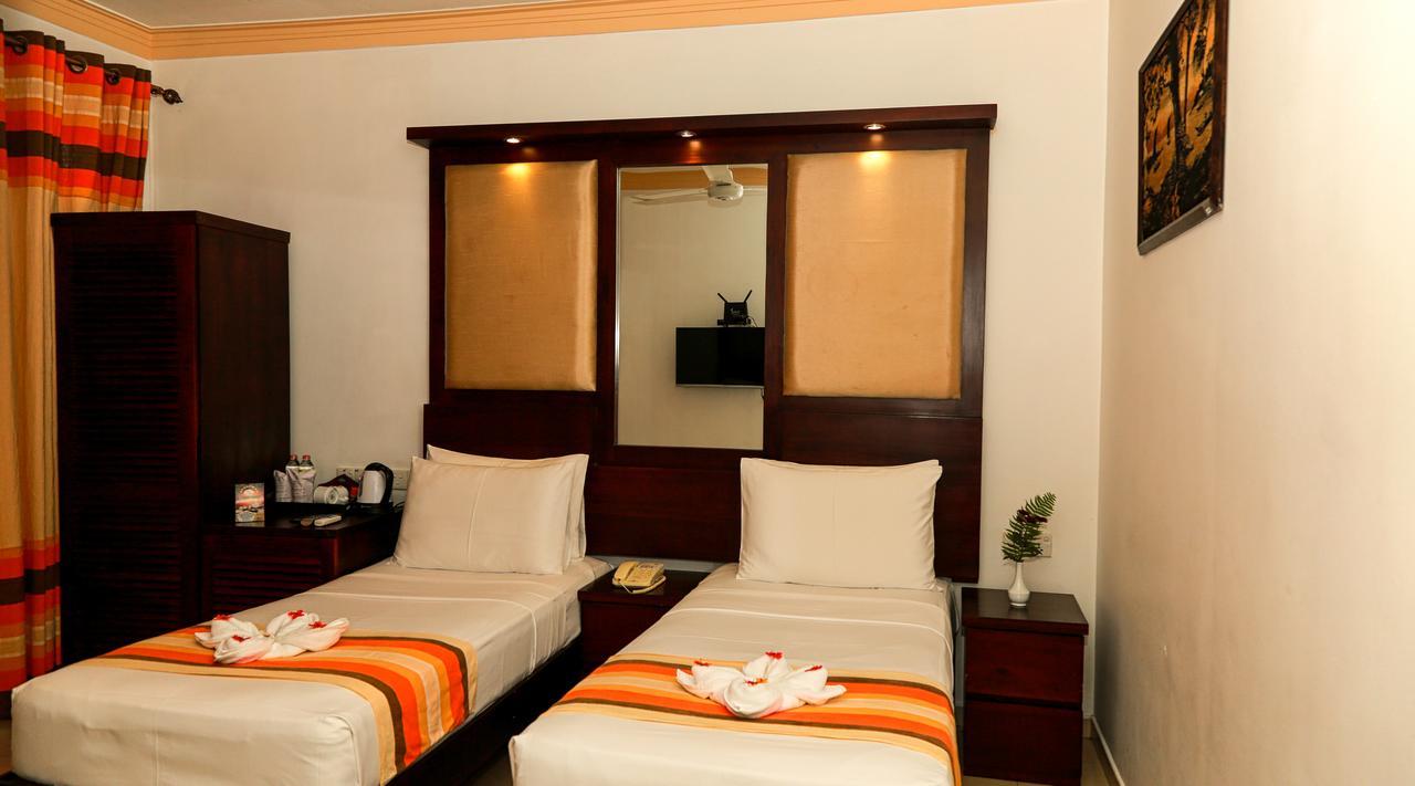 Oak Ray Serene Garden Hotel Kandy Exterior photo